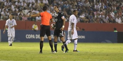 La jugada polémica que dejó con furia a Olimpia