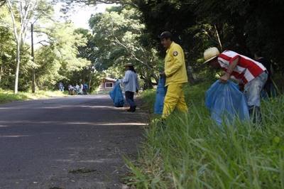 Celebran día de la Educación Ambiental con limpieza contra el dengue | .::Agencia IP::.