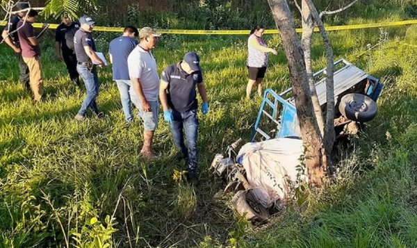 Caaguazú: Adolescente murió al chocar con motocarro contra un árbol