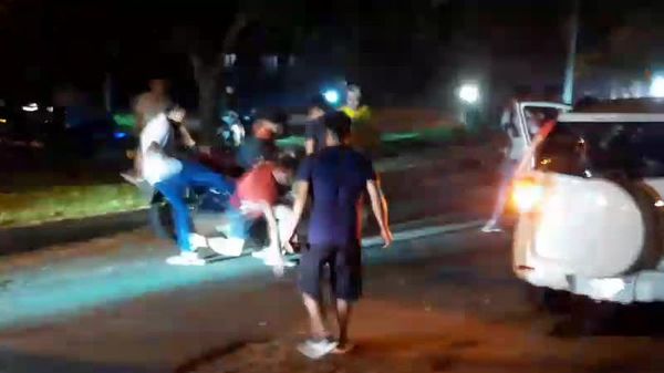 Corredores clandestinos en moto casi linchan a un conductor - Nacionales - ABC Color