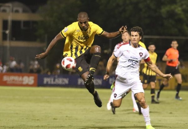 A Guaraní le alcanza un gol para vencer a Cerro