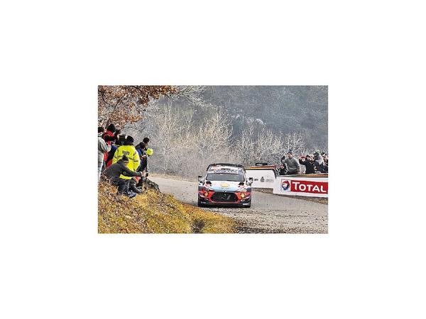 Neuville vence a Ogier