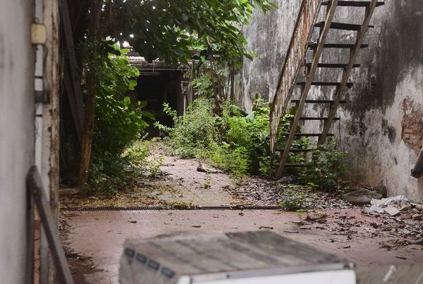 Vecinos se preocupan por casas abandonadas - Locales - ABC Color
