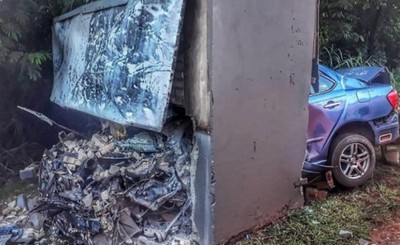 Joven muere tras chocar conta un cartel
