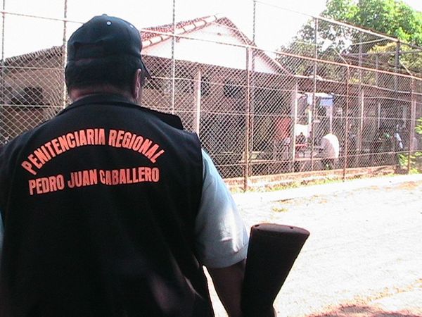 Bajos salarios de guardias y poderío de mafia tornan ineficaz sistema carcelario, dice experto - ADN Paraguayo