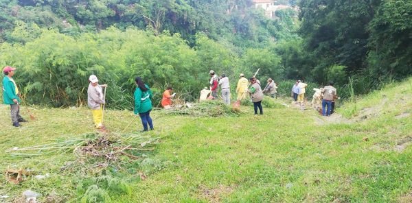 Realizan jornada de limpieza en zona de “Paseo Gondra” de la Chacarita