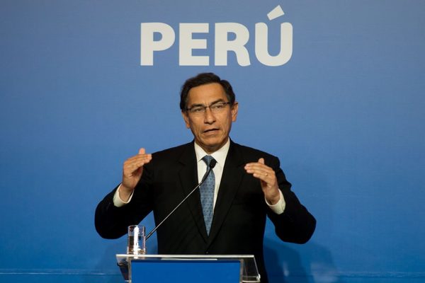 Congreso dividido en beneficio de Vizcarra