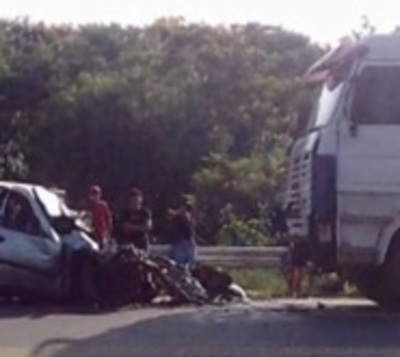 Muere automovilista tras impactar frontalmente contra camión - Paraguay.com