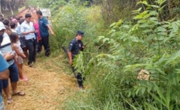 Fue a cargar saldo y terminó asaltada y abusada en un yuyal