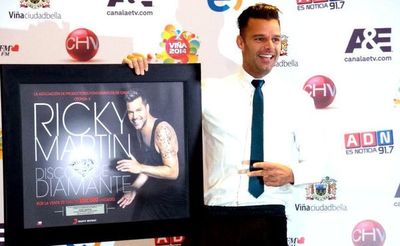 Ricky Martin vuelve a criticar la ayuda a los damnificados por los terremotos - Gente - ABC Color