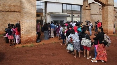 Rebelión de doñas por el cierre de privadas en cárcel de Pedro Juan