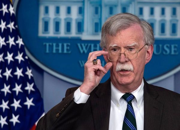 Borrador de libro de Bolton sacude juicio político contra Trump
