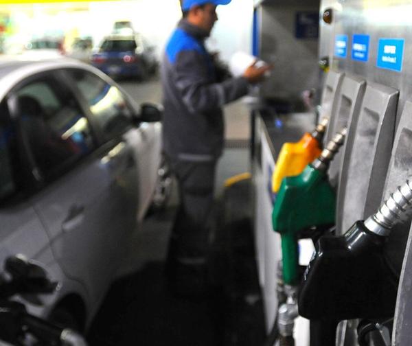 Asaltaron dos gasolineras en menos de 10 minutos