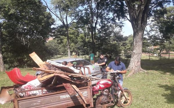 Pdte. Franco: Pillan a mujer que tiraba basura en el Parque Independencia