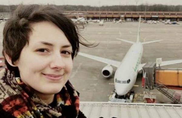 La mujer que quiere casarse con un avión con el que 'viene saliendo' desde hace seis años  - SNT