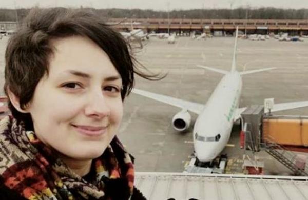 La mujer que quiere casarse con un avión con el que 'viene saliendo' desde hace seis años - SNT