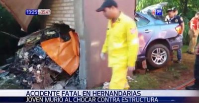 Conductor muere al chocar contra cartel de bienvenida de Hernandarias