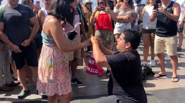 Le sorprendió con el anillo frente al Cristo Redentor [VÍDEO]