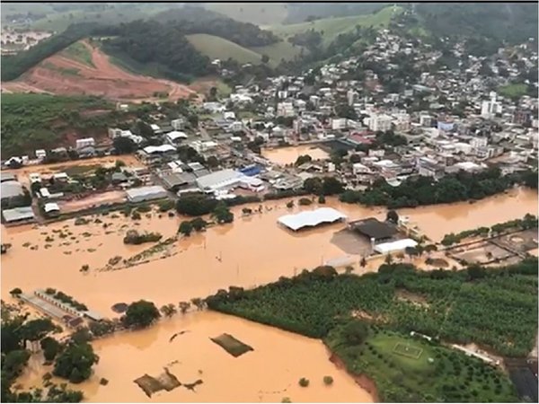 Suben a 45 los muertos por lluvias en Brasil