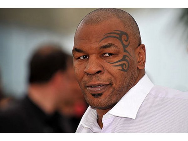 Boxeador muerde a su rival "en homenaje" a Mike Tyson