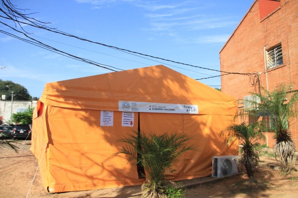 Habilitan carpa climatizada para pacientes con síntomas de dengue en Calle'i