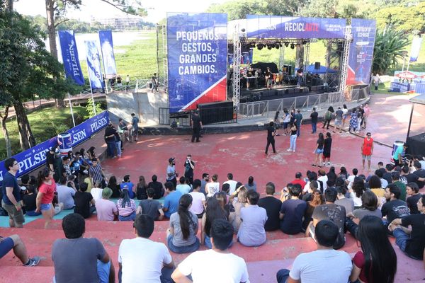 Pilsen Reciclarte atrapó al público en anfiteatro de Ciudad del Este