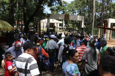 Abuelitos reclaman pago de la pensión