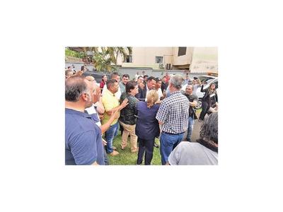 Con permiso judicial, Ulises Quintana fue al sepelio del padre