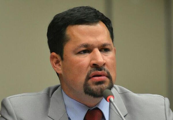 Ulises Quintana acudió al sepelio de su padre