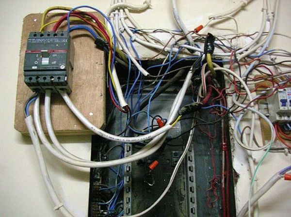 Hombre fallece electrocutado