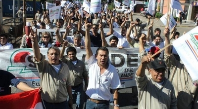 HOY / Defienden privilegios y alegan que sector privado no sabe organizarse para pedir lo mismo