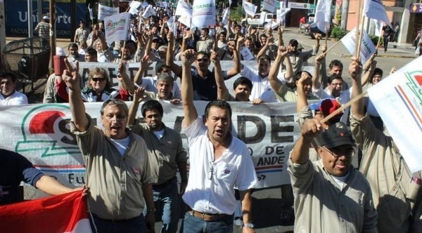 HOY / Defienden privilegios y alegan que sector privado no sabe organizarse para pedir lo mismo