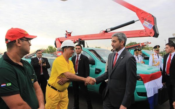 ANDE aumenta su flota de vehículos