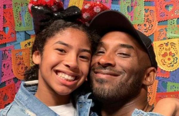 El mural en recuerdo de Kobe Bryant y su hija 'Gigi' que apareció en Los Ángeles - SNT