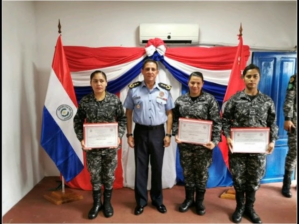 EGRESAN PRIMERAS MUJERES LINCE DE LA POLICÍA NACIONAL