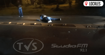 Hombre fue chocado, cayó al pavimento y lo arrolló un rodado sobre la Ruta PY06