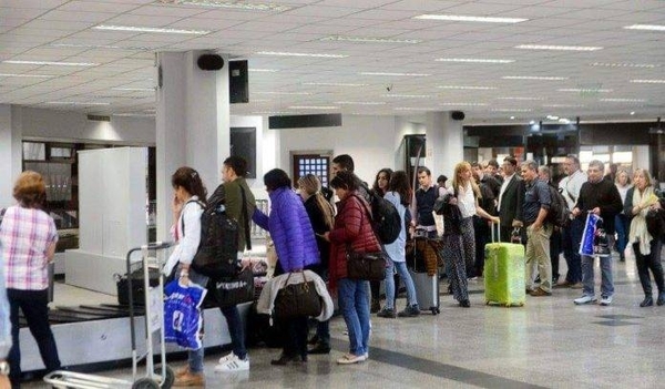 HOY / Los 35 llegados de China del coronavirus no fueron aislados y fustigan a Salud Pública