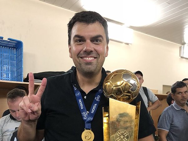 ¿Trovato a la política?
