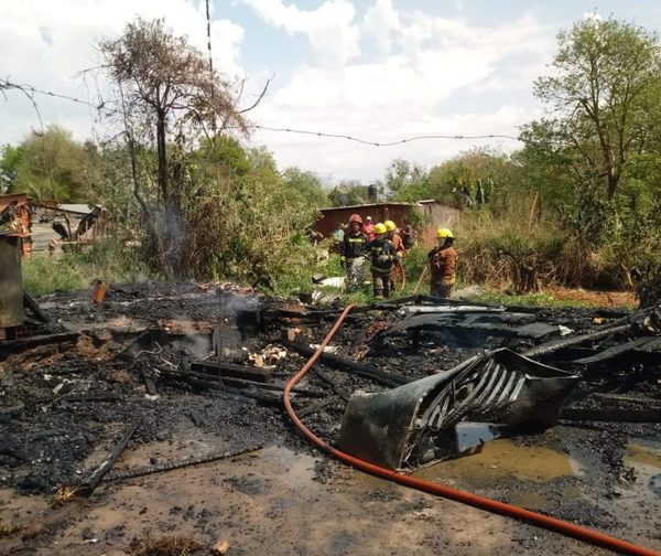 Incendio deja en la calle a un anciano reciclador