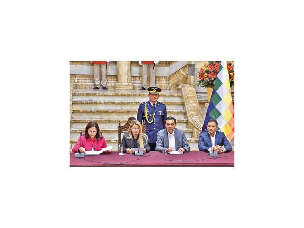 Ministros de Bolivia renuncian para facilitar nuevo gabinete