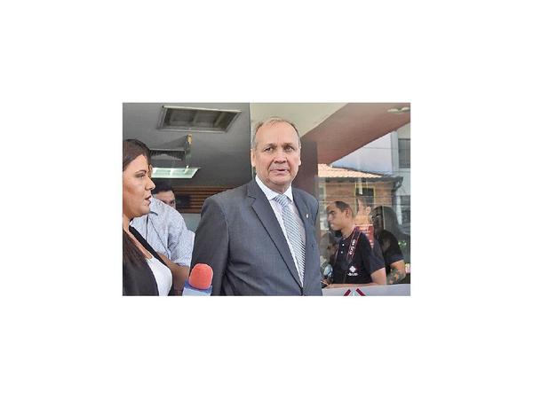 Ferreiro denuncia a Camilo y otros por Operación Masacre