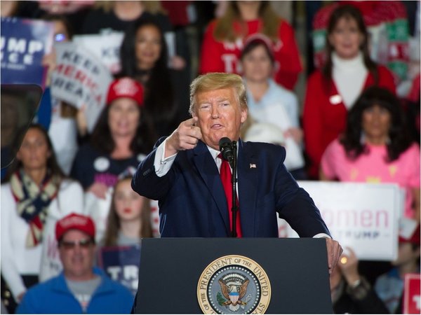 Trump se da un baño de masas y promete detener a la izquierda