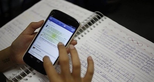 Desde este año el uso de celulares en instituciones educativas estará restringido por ley