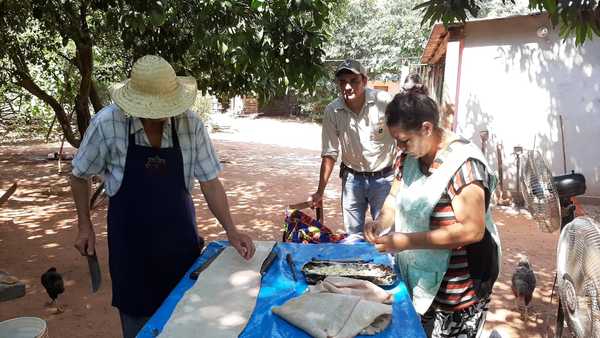 Profesional de San Pedro elaborada y vende comidas típicas - .::RADIO NACIONAL::.