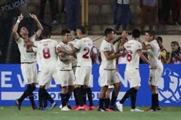 1-0. Universitario supera a Carabobo sin sufrir y se medirá al Cerro Porteño - .::RADIO NACIONAL::.