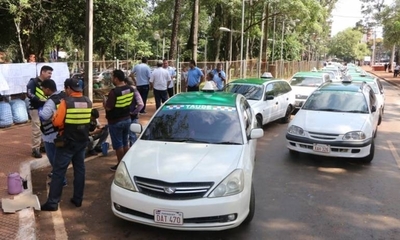 HOY / Taxistas vs Uber y MUV: en CDE rodean la Junta y ésta dilata definición del pleito