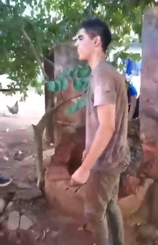 |VIDEO| Quedó atrapado en un pozo y envió su ubicación para que lo rescaten
