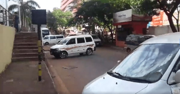 Guerra taxis vs Uber y Muv en CDE: Junta dilata definición del lío con una opción burocrática - ADN Paraguayo