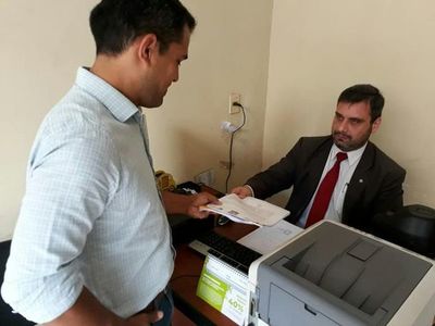 Intendente de Pdte. Franco denuncia a “ciudadano puerco” - ABC en el Este - ABC Color