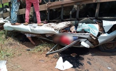 Trasganado vuelca sobre furgón y deja cuatro muertos